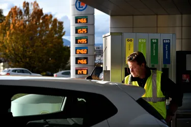 Hausse du carburant : taxis, ambulanciers et transporteurs du Puy-de-Dôme se disent « pris à la gorge »