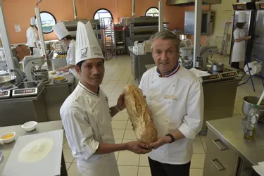 Formé à Aurillac, un Cambodgien crée sa boulangerie et son restaurant dans son pays natal