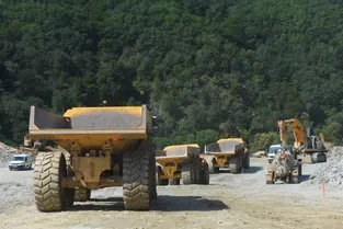 Pourquoi y a-t-il des tirs de mines sur le chantier de la future déviation de Sansac-de-Marmiesse (Cantal) ?