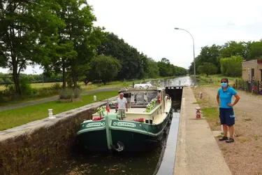 Les bateaux sont de retour sur le canal latéral à la Loire