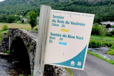 Le site www.rando.cantal.fr fait la promotion d’itinéraires dans le département du Cantal