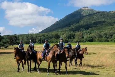 Des gendarmes à cheval pour garantir le respect des sites classés du Puy-de-Dôme