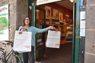 Le magasin Bio Planèze de Saint-Flour (Cantal) lance un service de consigne de matériel pour les motards