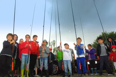 Une partie de pêche pour les écoliers