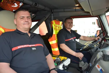 Les lieutenants Gabriel et Samuel Teste, jumeaux et sapeurs-pompiers volontaires en Haute-Loire