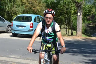 Les cyclistes de la Ronde VTT des Coteaux d'Issoire arrivent au compte-goutte