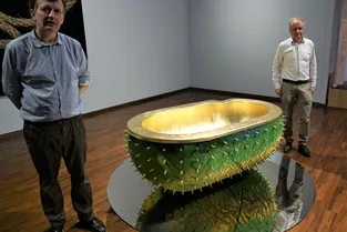 « Le bain », une étonnante tapisserie-sculpture à découvrir