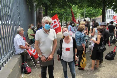 Mobilisation des professeurs de français devant le rectorat de Clermont-Ferrand (Puy-de-Dôme)