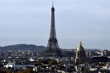 Survol de Paris par des drones : "Aucun risque pour le moment"
