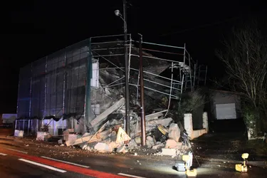 Un tiers de l'ancien relais de Poste de Pont-Astier à Orléat (Puy-de-Dôme) s'effondre sans faire de victimes