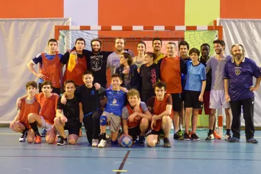 Les générations s’affrontent en handball