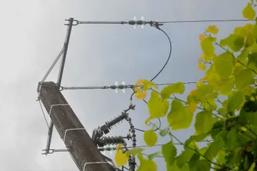 Cantal : encore 2.500 foyers privés d'électricité à 13 heures [mis à jour]