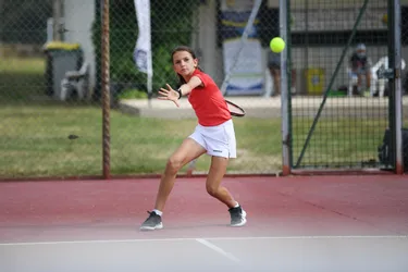 Sprint final pour le tournoi de tennis pré-national, Les D’moiselles de Bourbon, à Avermes (Allier)