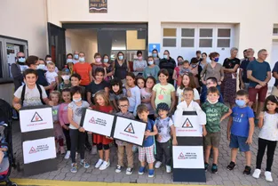Les parents d'élèves de l'école de Saint-Sylvestre-Pragoulin (Puy-de-Dôme) se sont mobilisés