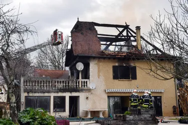 Il y a un mois, un incendie a ravagé sa maison à Saint-Viance (Corrèze) : "50 ans de ma vie partis en fumée"