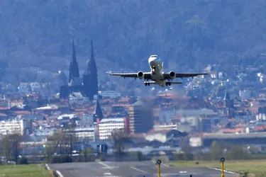Un vol Clermont - Paris assuré par une compagnie bulgare ce mardi : "Hop a-t-elle encore des avions ?"