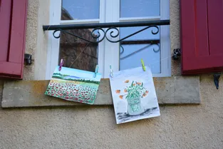 « Nos dessins aux fenêtres pour La Grande Lessive® » à Ardes (Puy-de-Dôme)