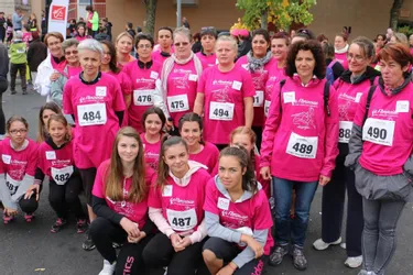 Plus de 900 personnes ont participé, hier, à la course et marche contre le cancer du sein