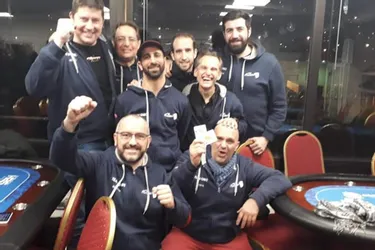 Une équipe au championnat de France de poker