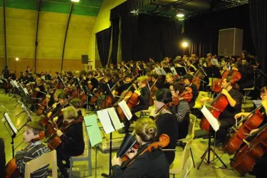 Les 100 violoncelles d’Auvergne et chœur d’enfants en concert demain