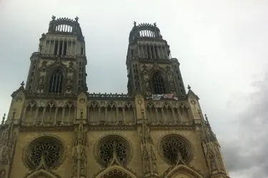 Garde d'enfants : quatre parents toujours retranchés sur la cathédrale d'Orléans [mis à jour]