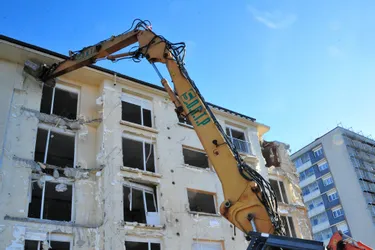 Rénovation urbaine : première démolition dans le quartier de Presles à Cusset (Allier)