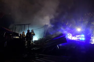 Un hangar partiellement détruit par un incendie à Châtel-Guyon (Puy-de-Dôme)