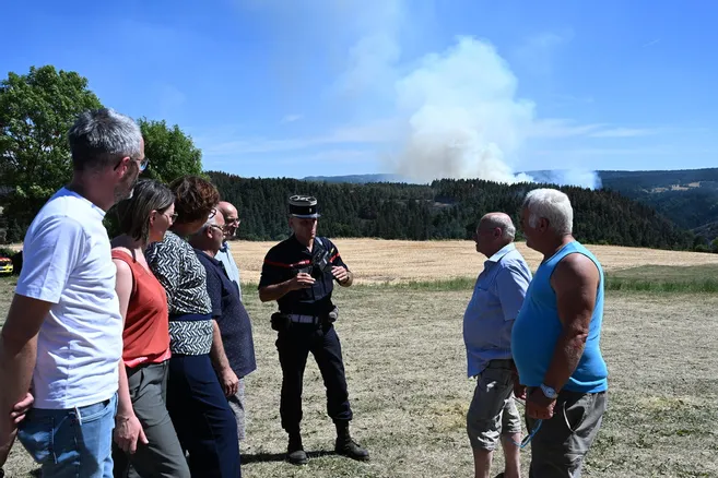nous-voulons-un-h-licopt-re-bombardier-d-eau-pour-la-haute-loire