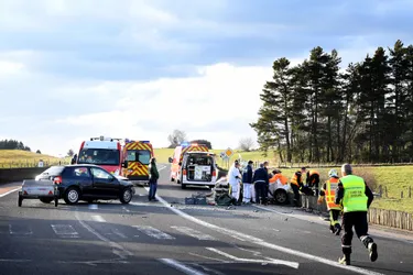 Choc frontal entre deux voitures à Aurières (Puy-de-Dôme) : une conductrice grièvement blessée