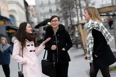 Trois jeunes femmes, étudiantes à l'Université, racontent leur quotidien à Clermont-Ferrand