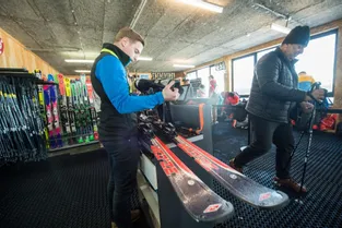 « En vingt ans, je n’ai jamais vu un mois de février aussi mauvais » : la situation inquiétante des loueurs de ski du Mont-Dore