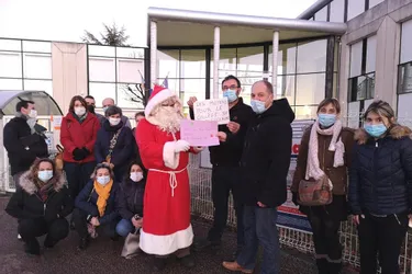 Le Père Noël va aller au rectorat pour s'opposer à la fermeture de deux classes au collège de Puy-Guillaume (Puy-de-Dôme)