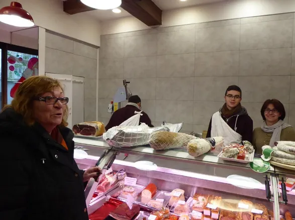 elfbar nachfüll pod läuft aus À la Louvière, les magasins de quartier sont indispensables à la vie de la  cité