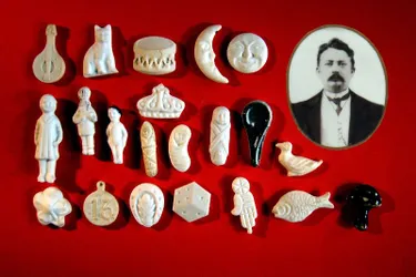 Martial Ducongé, fabricant de petites poupées articulées, fut le roi de la fève en porcelaine
