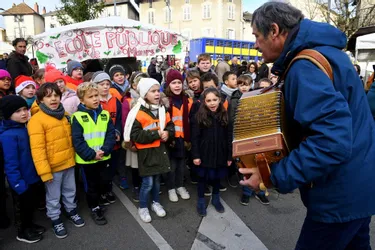 Les enfants chantent Noël en occitan