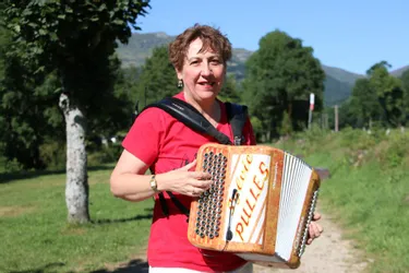 Le Cantal en bandoulière : l'accordéoniste Sylvie Pullès sort deux hymnes à l'Auvergne