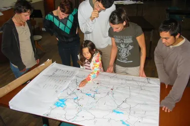 Trois associations ont réuni des bénévoles dans ses ateliers de géographie populaire