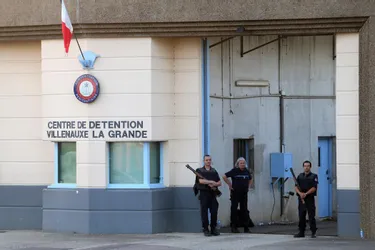 La surveillante prise en otage par un détenu à Villenauxe-la-Grande (Aube) a été relâchée