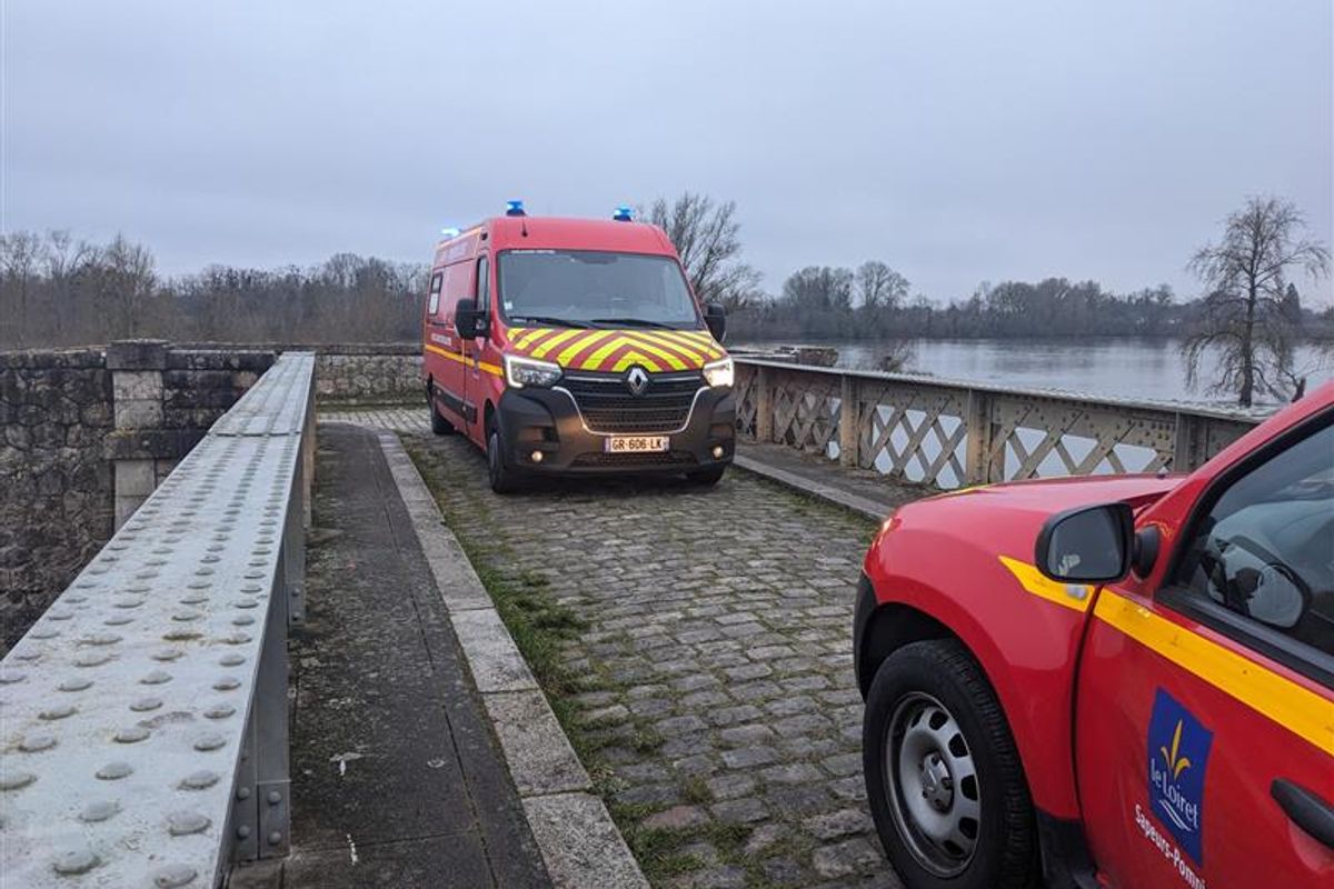 Une jeune femme transportée à l'hôpital après une chute dans la Loire, à Orléans