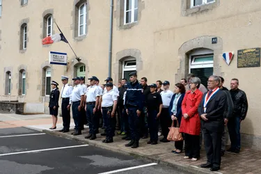 Le préfet a rendu hommage aux deux policiers tués au commissariat de Guéret