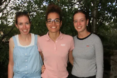 Les sœurs Alexia, Emilie et Ophélie Geaix, souriantes ambassadrices du ballon rond en Creuse