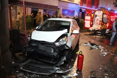 Une voiture fonce sur la terrasse d'un bar au Puy-en-Velay : 8 blessés dont un grave