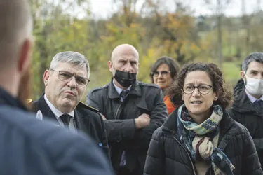 La visite d'Emmanuelle Wargon, ministre du Logement, dans le Cantal en trois lieux et trois thèmes