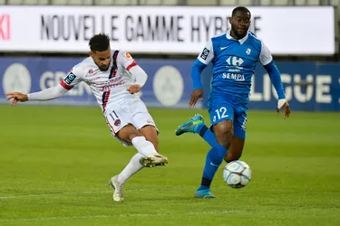 Le Clermont Foot fait tomber Grenoble (2-1) et poursuit sa route vers la Ligue 1 (revivre le live audio)