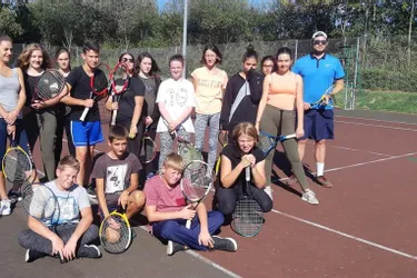 Les collégiens s’initient au tennis