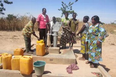 L’association H2O Ceyrat présente au Burkina Faso pour la remise en état de 23 forages