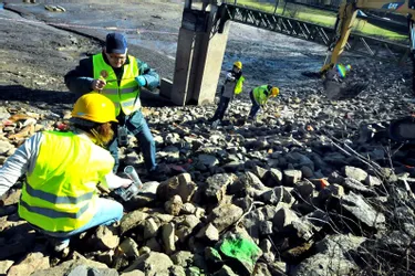 Areva retire des pierres radioactives du plan d'eau de Saint-Privat
