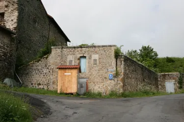 Du white spirit dans le réservoir d'eau potable de la Potence à Allègre (Haute-Loire)