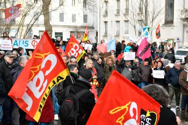 Réforme des retraites : 300 personnes mobilisées à Montluçon contre le recours au 49.3