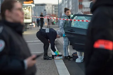 Un homme tente de tuer une femme et retourne l'arme contre lui, en pleine rue, à Clermont-Ferrand